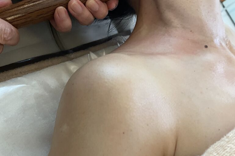 ストレートネックや首懲りの放置はこのような症状が!!　駒込エステアンシェリーナ